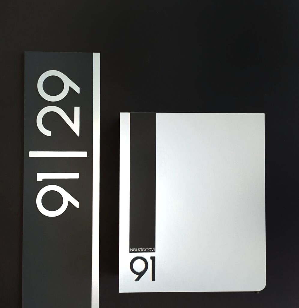 Poštovní schránka s číslem popisným